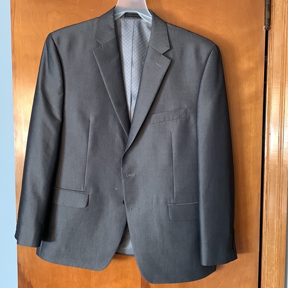 Grey suit - Picture 6 of 9